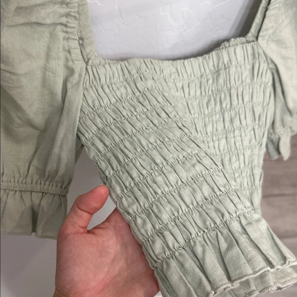 Alter’d State Smocked Puff Sleeve Crop Top - Sage Green small - Picture 4 of 4
